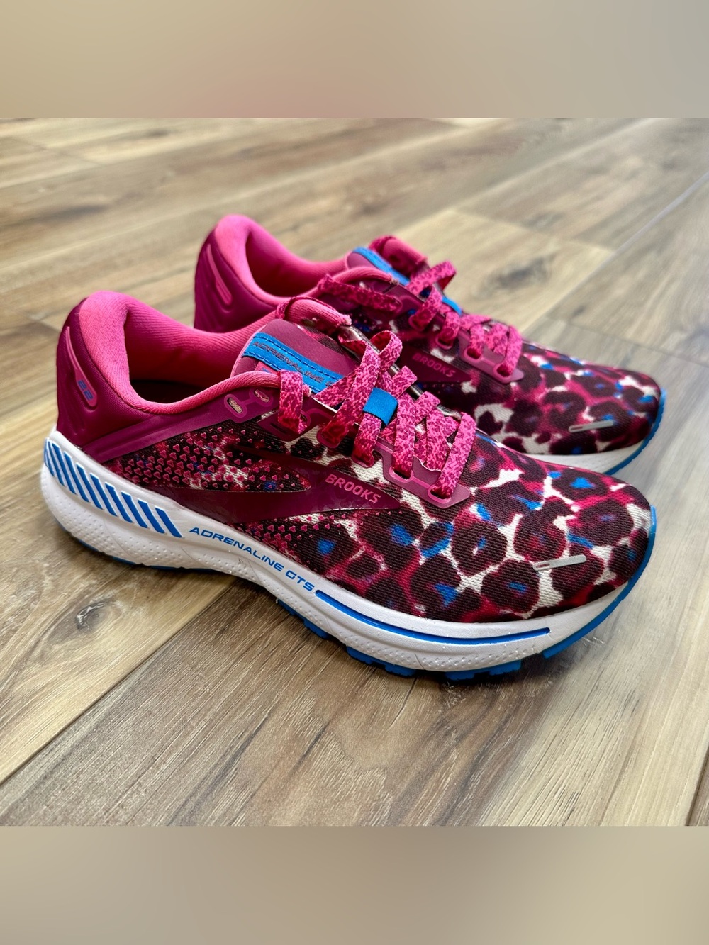 Brooks Adrenaline GTS 22 Running Shoes Wild Cosmic Cheetah Leopard Print, 5.5